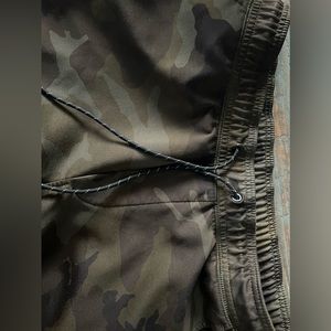 Mens American Eagle Camo jogger pant